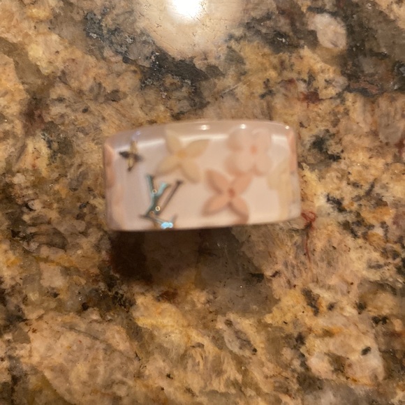 Louis Vuitton Bague Farandole Rose Ring in Size Medium. Like New. - Picture 5 of 6